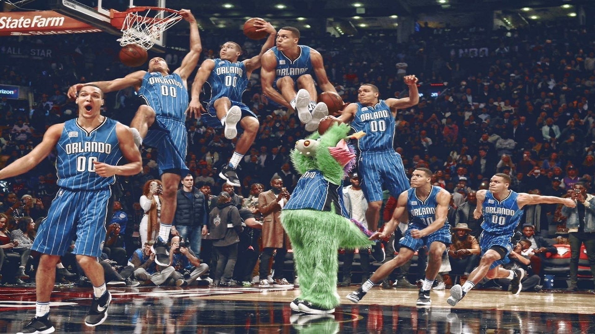 欧冠绿茵VS电竞战场,当姆巴佩破门时,莫兰特在游戏里完成了五次绝杀